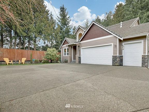 2nd image of 5801 Ashbourne Ln SE