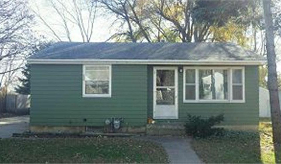 1st image of 685 15th St SE