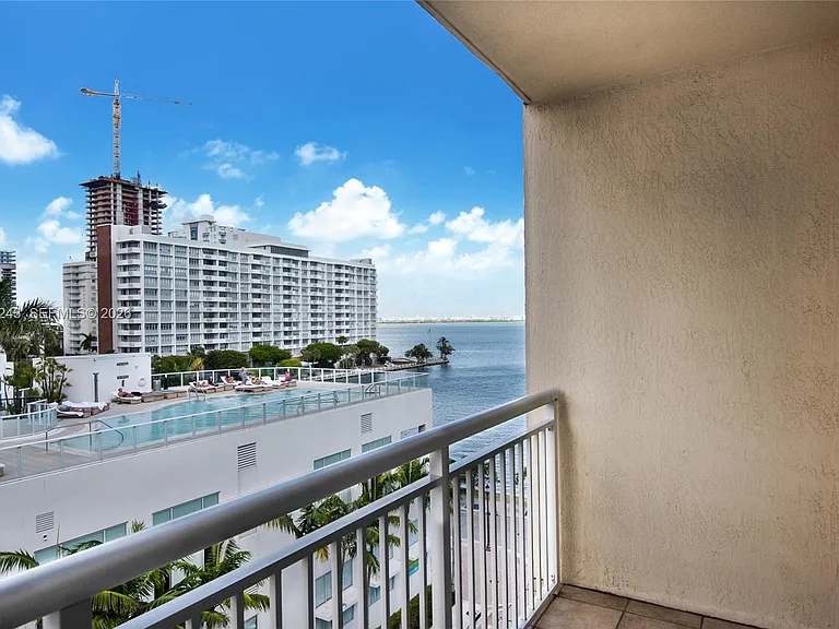 2000 N Bayshore Dr #626 — Photo 11
