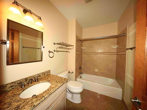 5th image of 3261 Stratford Ct Unit 2B