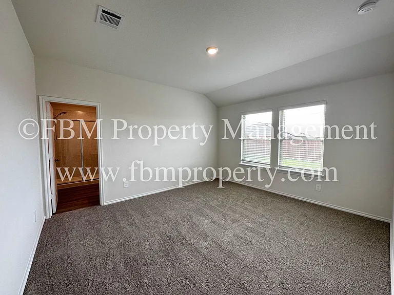 864 Keystone Ct — Photo 9