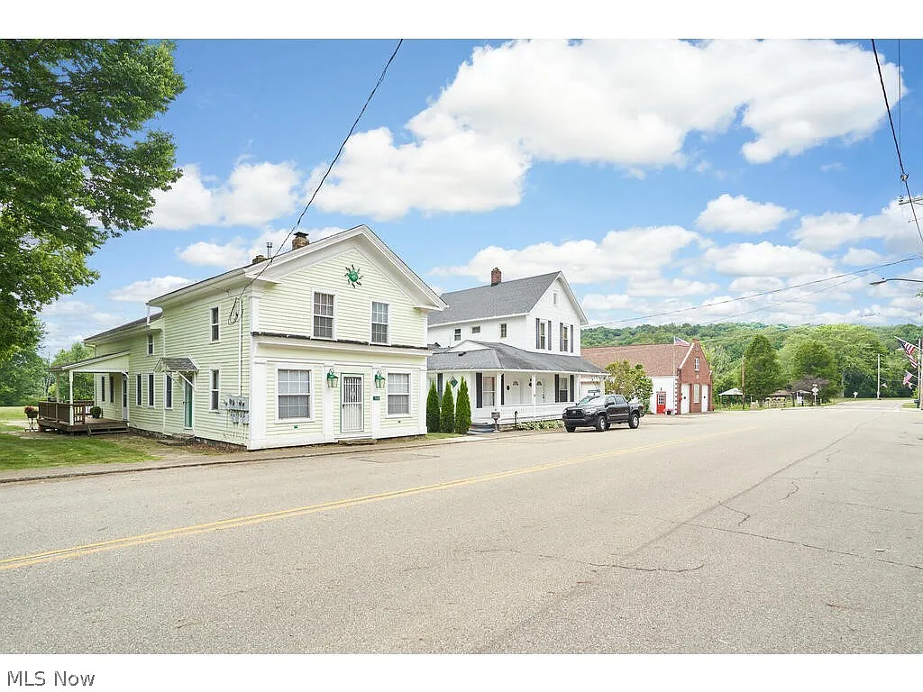 7846 Main St photo 1