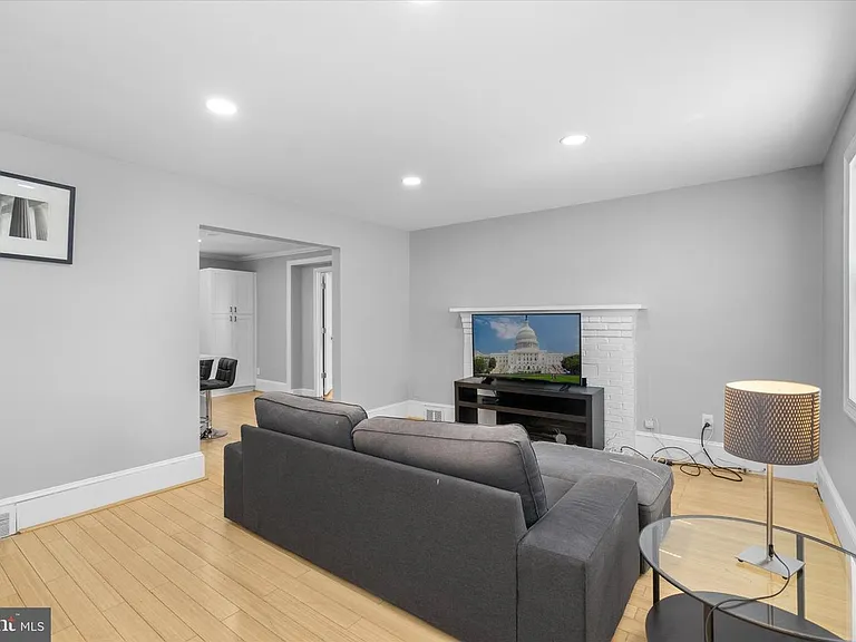 4814 Fox St — Photo 12