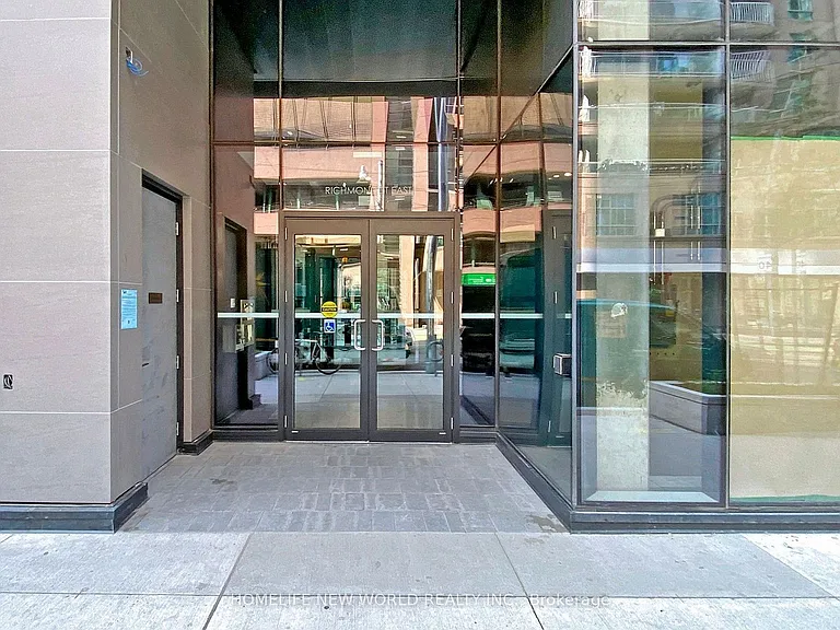 25 Richmond St E #320 — Photo 4