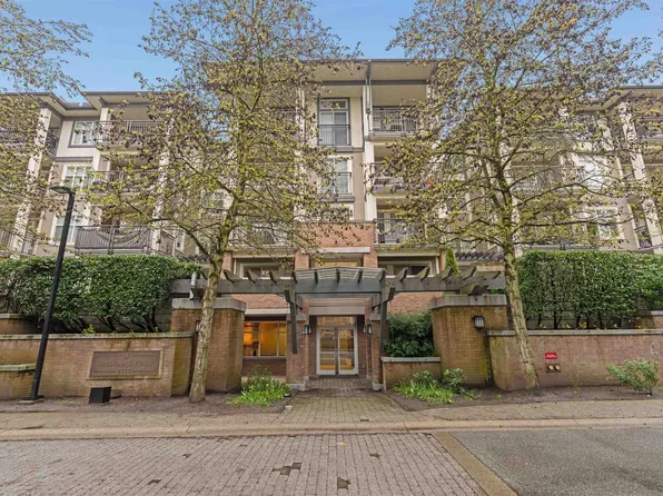4833 Brentwood Dr #217, Burnaby, BC V5C 0C3