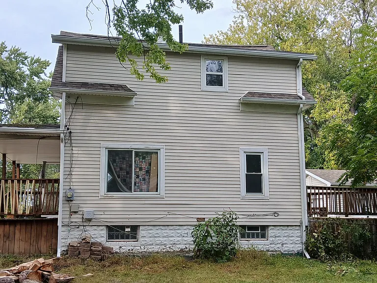 2037 Blades Ave — Photo 6