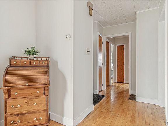 4th image of 111 E Washington St