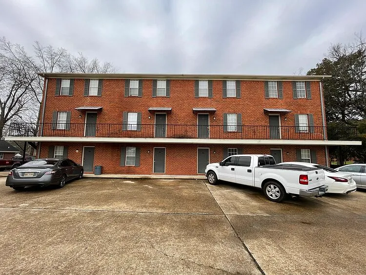 2 bed, 1.5 bath, 900 sqft, $1,300 — Photo 1