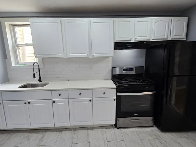 952 Lafayette St #2A — Photo 2
