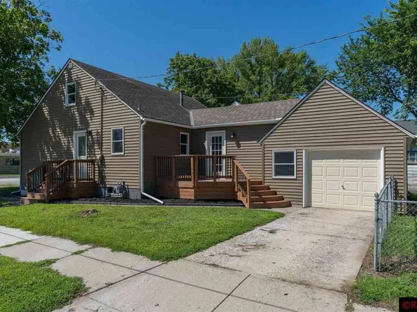402 Monroe Ave, North Mankato, MN 56003