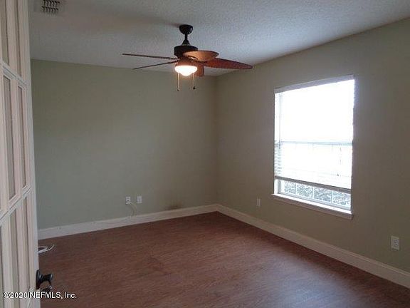 5th image of 2621 Royal Pointe Dr