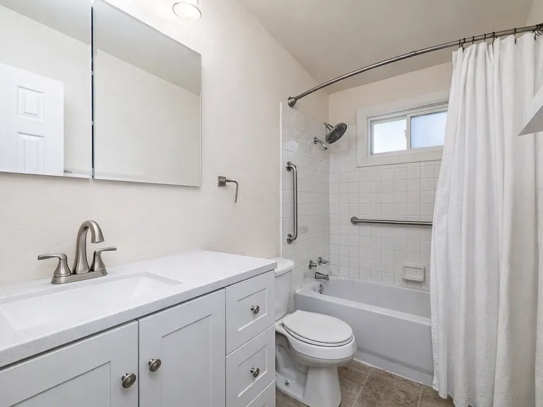 2501 S A&m Ave — Photo 5