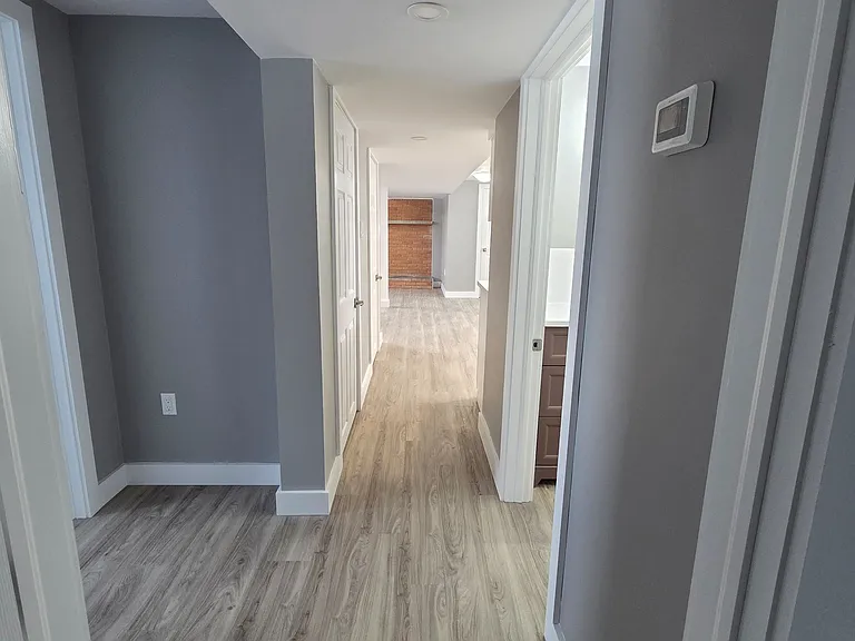 398 Kingsway St E #2 — Photo 27