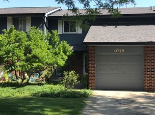 1015 Briarcliffe Blvd, Wheaton, IL 60189