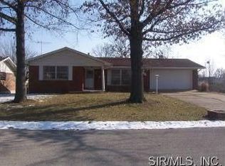 906 Circle Dr, Red Bud, IL 62278
