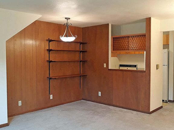 5th image of 2907 NE 52nd St APT 204