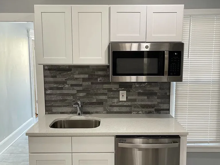 402 Poplar — Photo 1