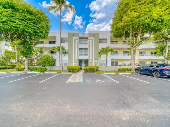 10795 SW 108th Ave APT 304, Miami, FL 33176