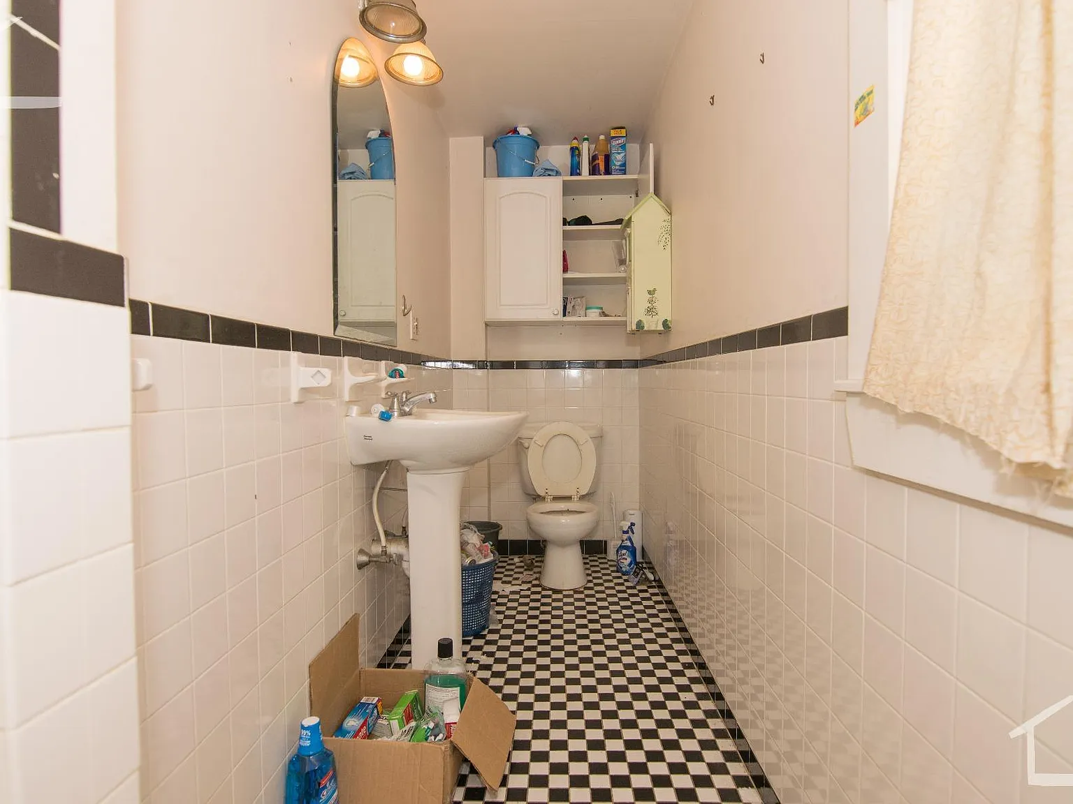 5 bed, 2.0 bath, $4,300 — Photo 2