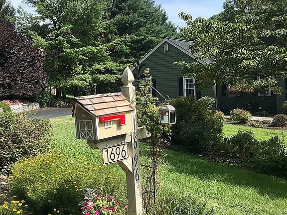 4th image of 1696 Waterglen Dr