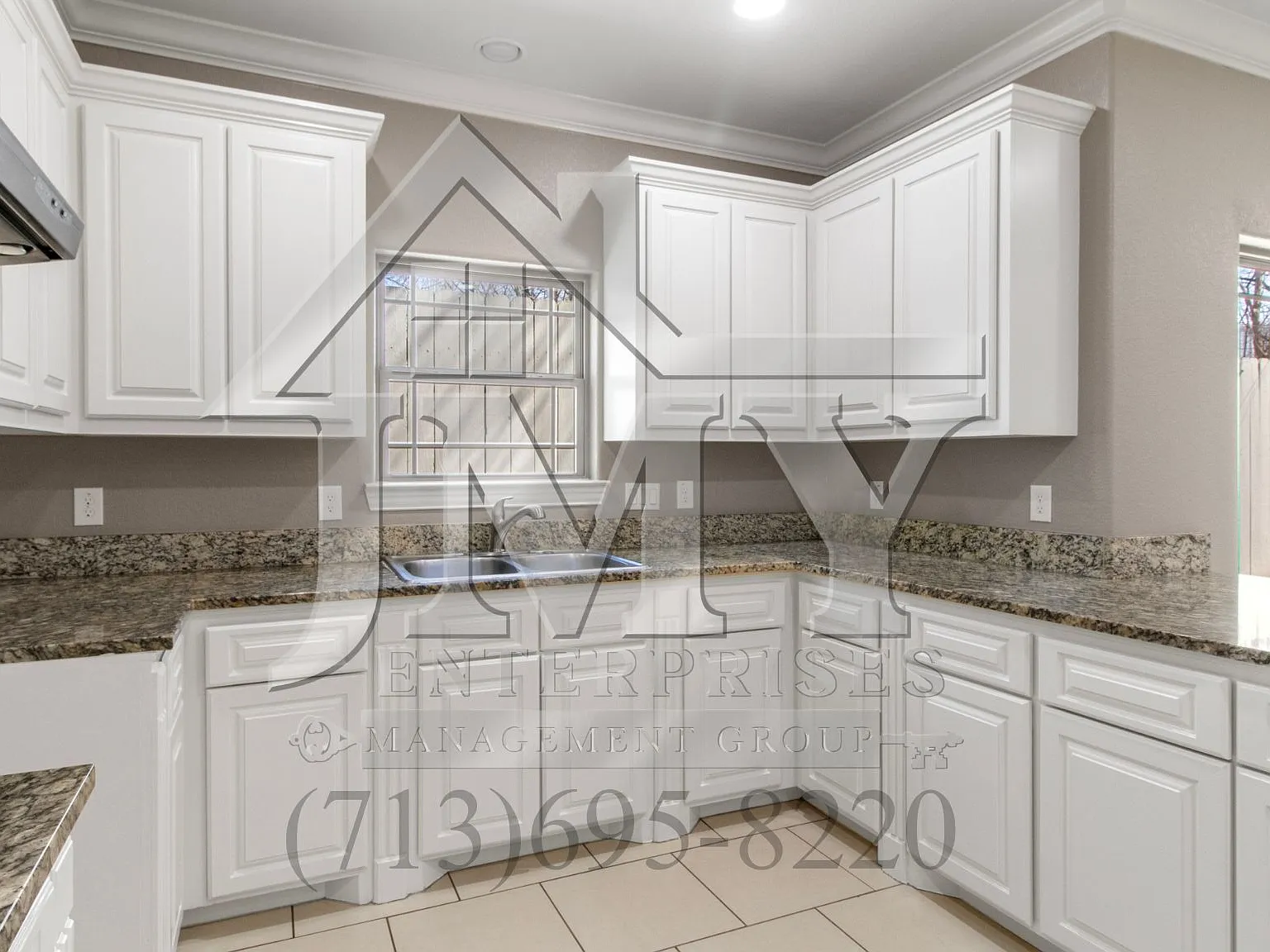 3 bed, 2.5 bath, 3200 sqft, $1,800 — Photo 4