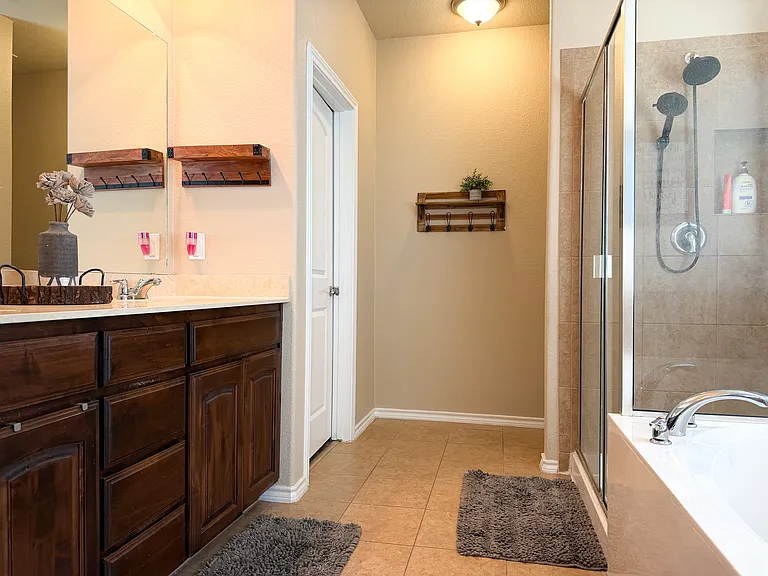 1068 Meadow Scape Dr — Photo 13