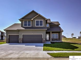 1020 Hazel Ln, Springfield, NE 68059