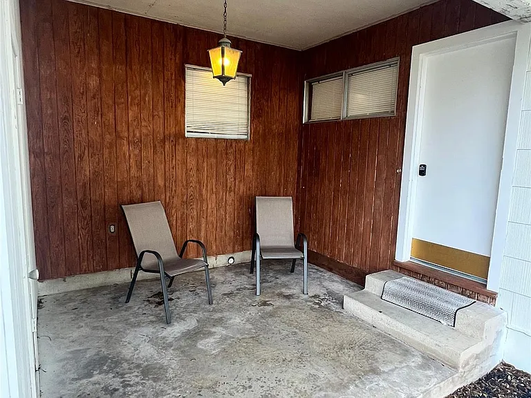 213 S FM 1660 — Photo 20
