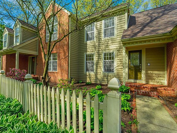 3rd image of 4402 Thornbury Dr W