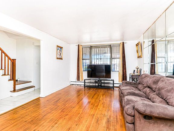 2nd image of 3004 Grace Ave