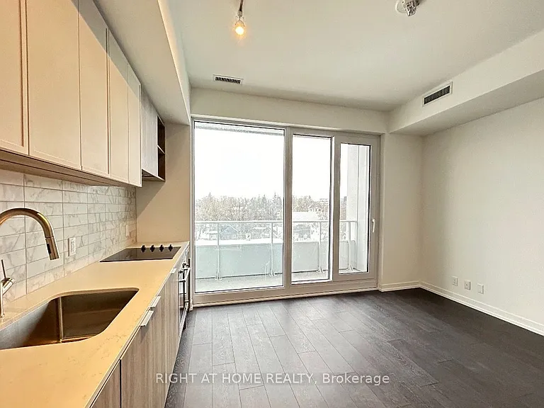 2020 Bathurst St #812 — Photo 7