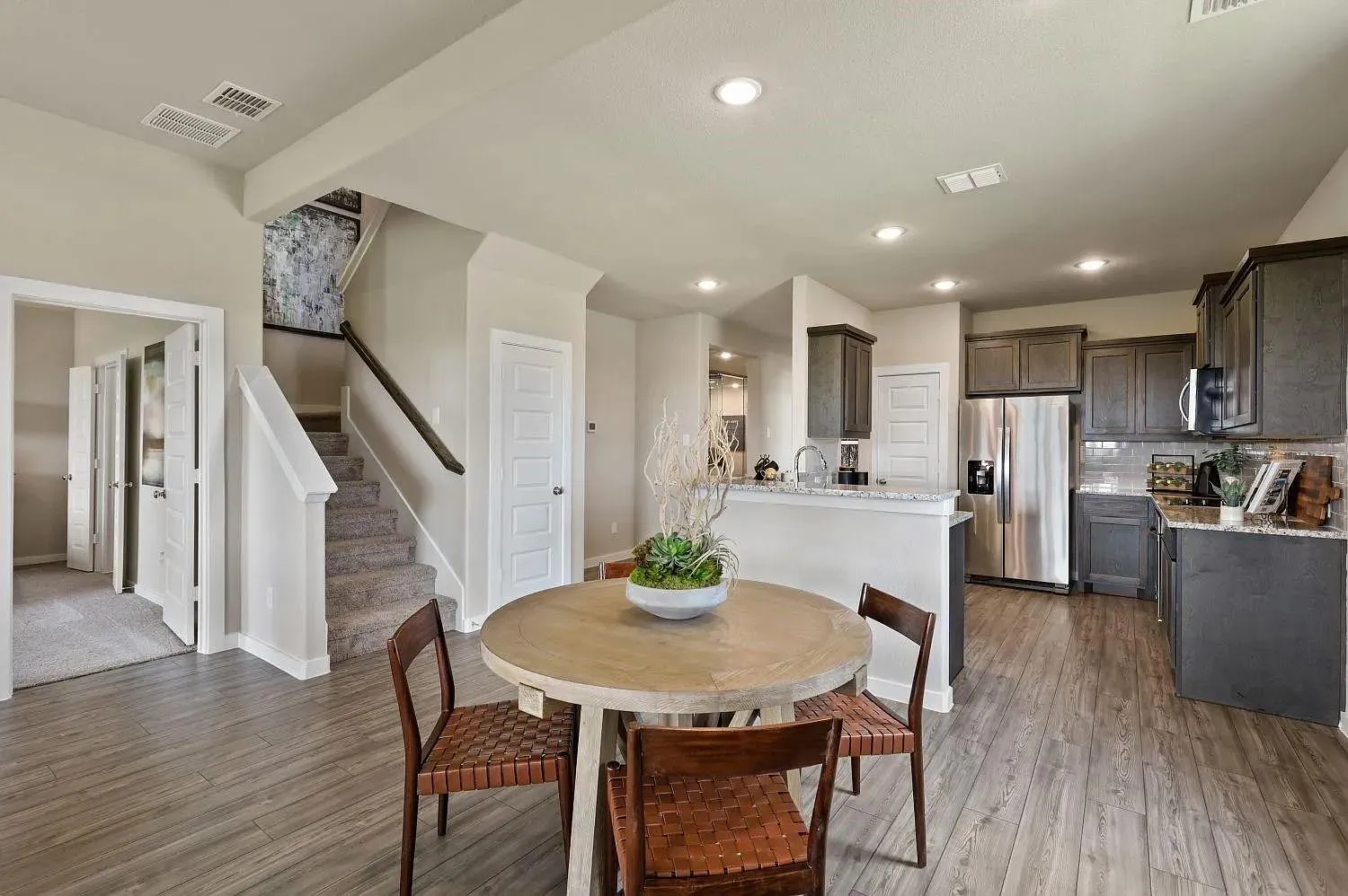 2817 Foxwood St — Photo 4