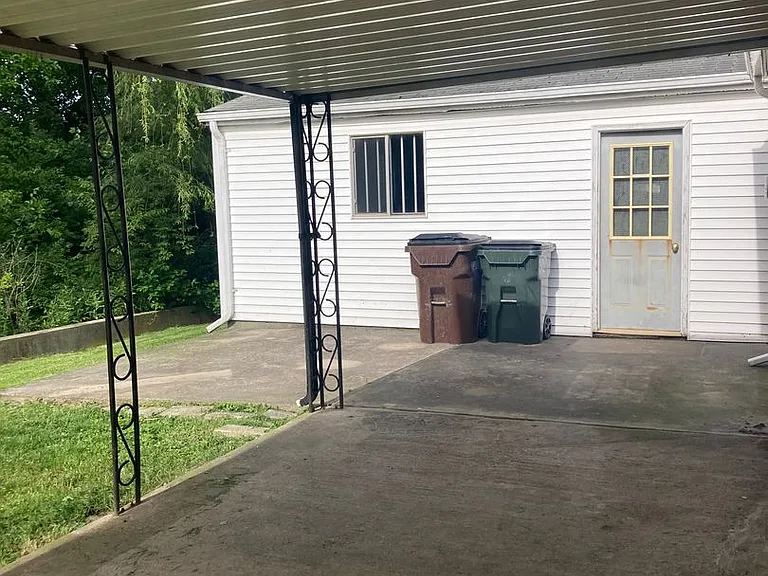 144 McCraw Dr — Photo 3