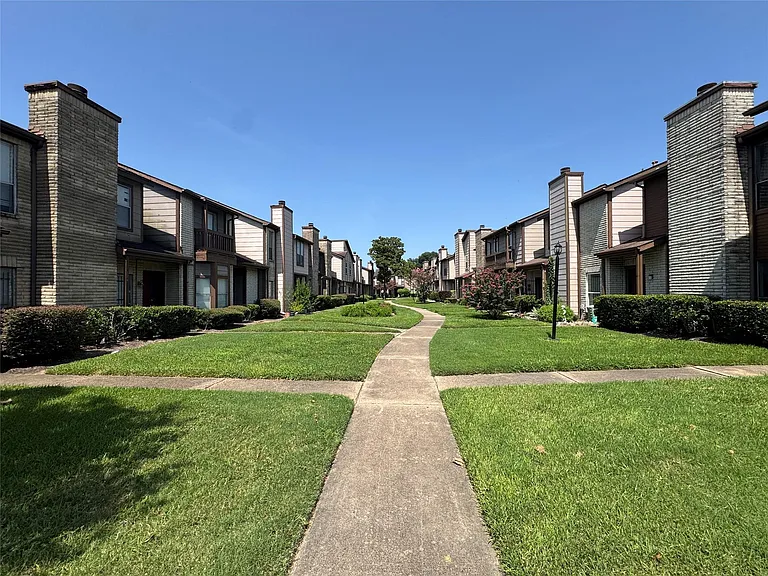 12300 Brookglade Cir #125 — Photo 24
