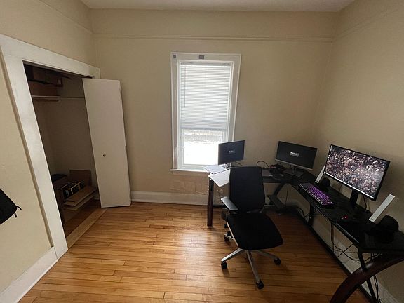 3rd image of 3036 N Fratney St #2