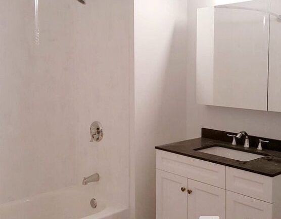 5th image of 4801 N Ravenswood Ave Unit 4