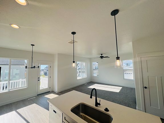 4th image of 1051 N Freeman Dr #3