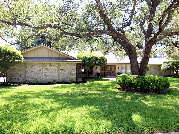 2nd image of 400 Havenwood Ln N
