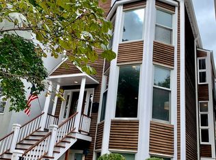 930 W Fletcher St, Chicago, IL 60657