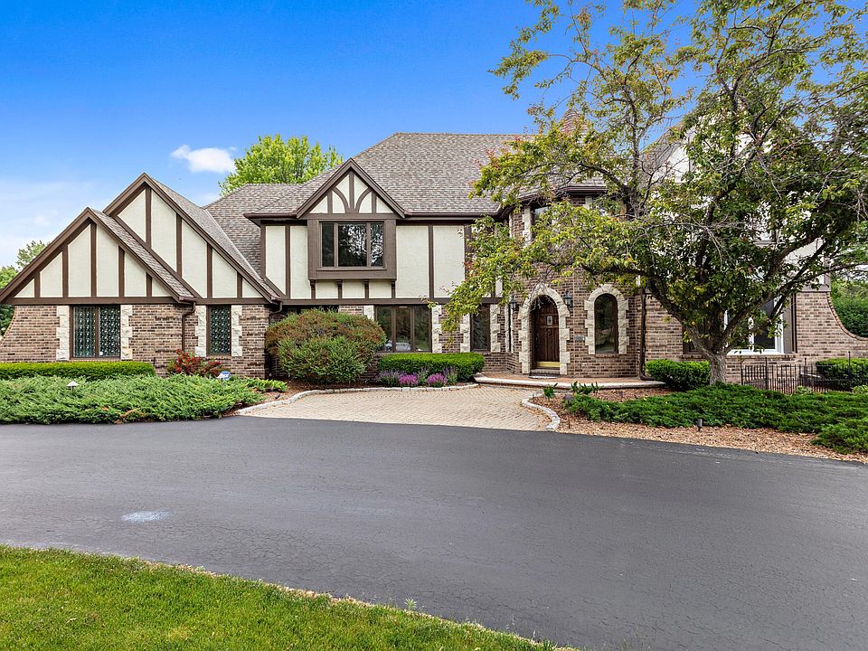 1st image of 10206 N Kenilworth Cir