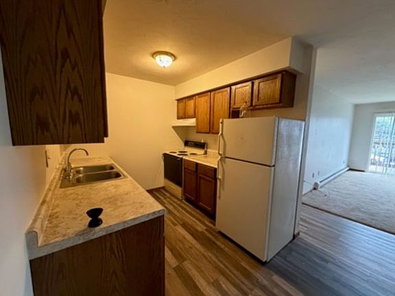 5th image of 2303 Woodrow Ct APT 6