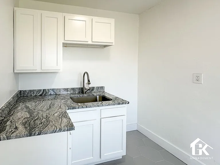 Scovel Apartments — Photo 24