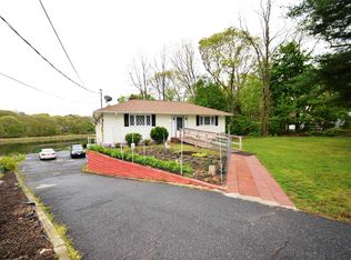 40 Half Mile Rd, Middle Island, NY 11953
