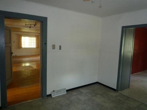 5th image of 326 S Seymour St