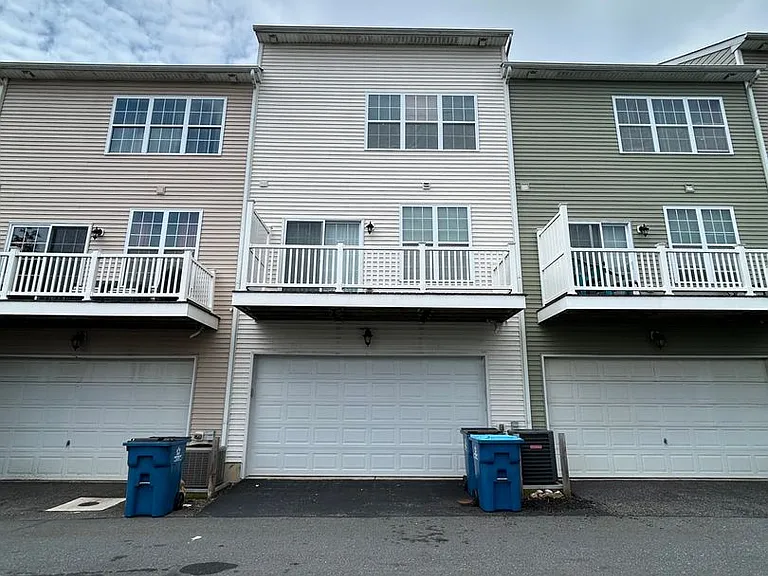 1379 Parish Ave — Photo 32