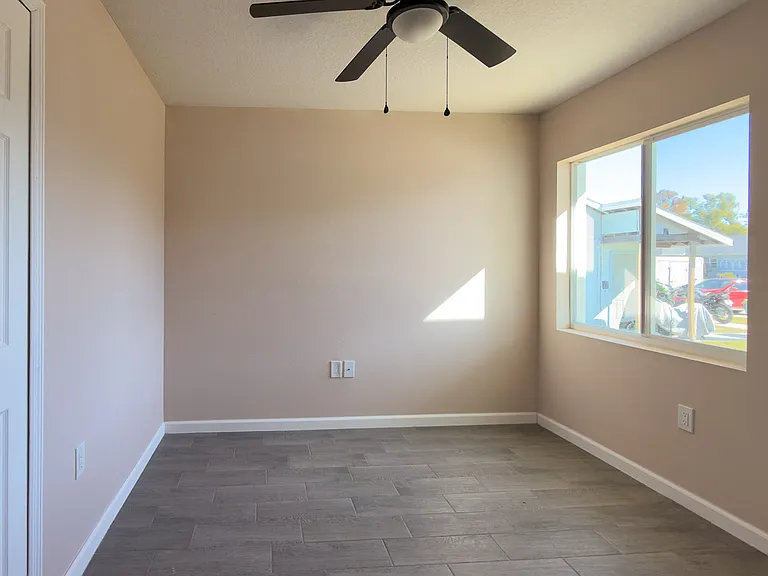 11154 Pendleton Ave — Photo 3