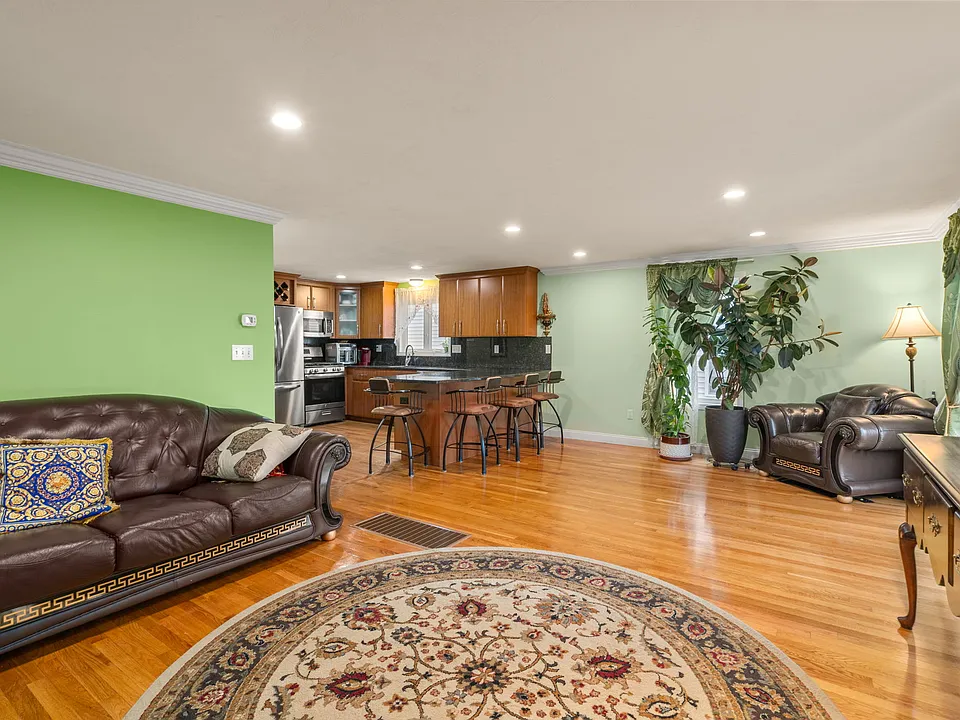 215 Saint Mary St #3