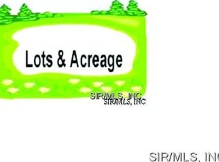 918 N Main St, Brighton, IL 62012