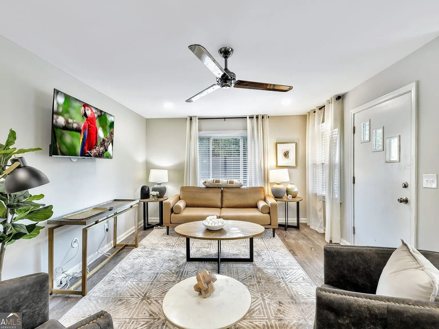 2 bed, 1.0 bath, 1100 sqft, $3,600 — Photo 2