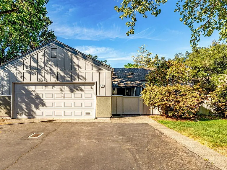 18116 California Ct — Photo 1